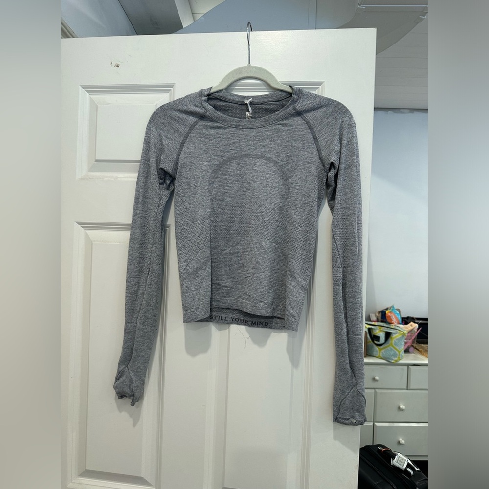 Lululemon Swiftly Long Sleeve Race Length Gray sz 4